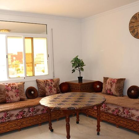 Apartment Ibn Baja Nador Parking Exterior foto