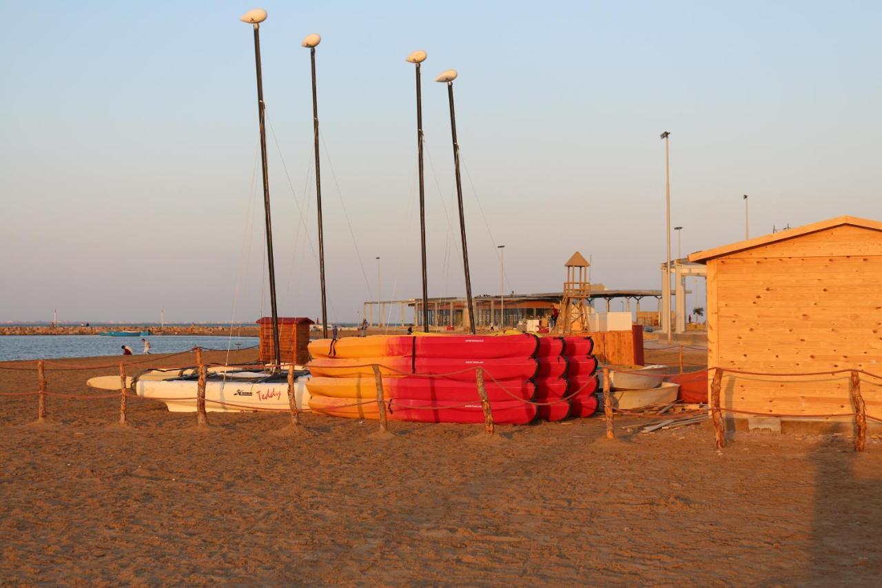 Apartment Ibn Baja Nador Parking Exterior foto