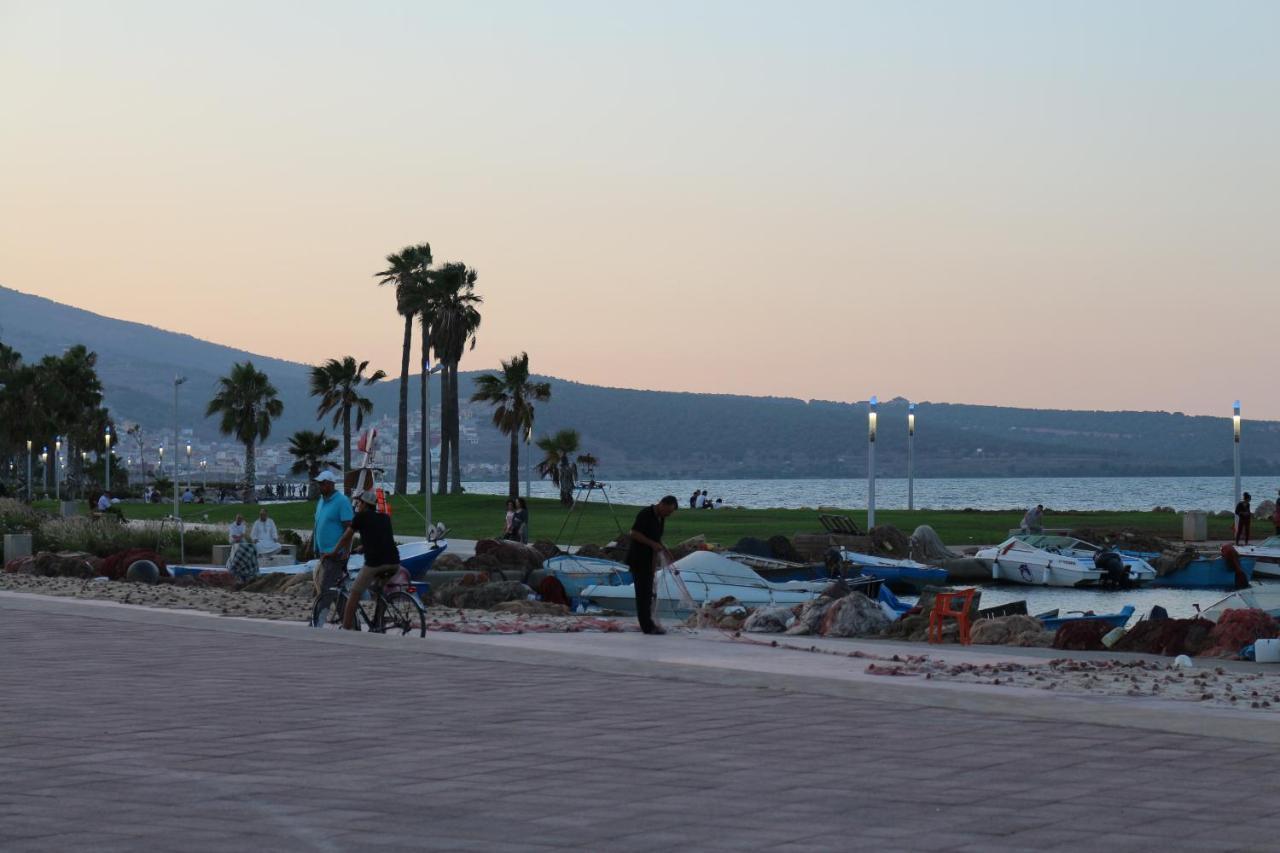 Apartment Ibn Baja Nador Parking Exterior foto
