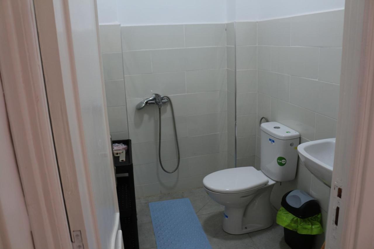 Apartment Ibn Baja Nador Parking Exterior foto
