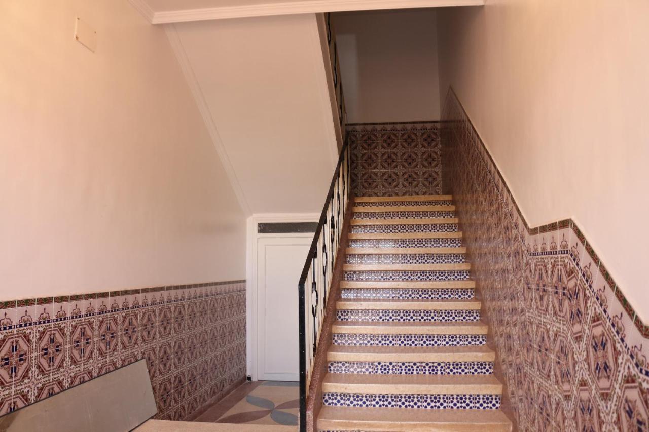 Apartment Ibn Baja Nador Parking Exterior foto