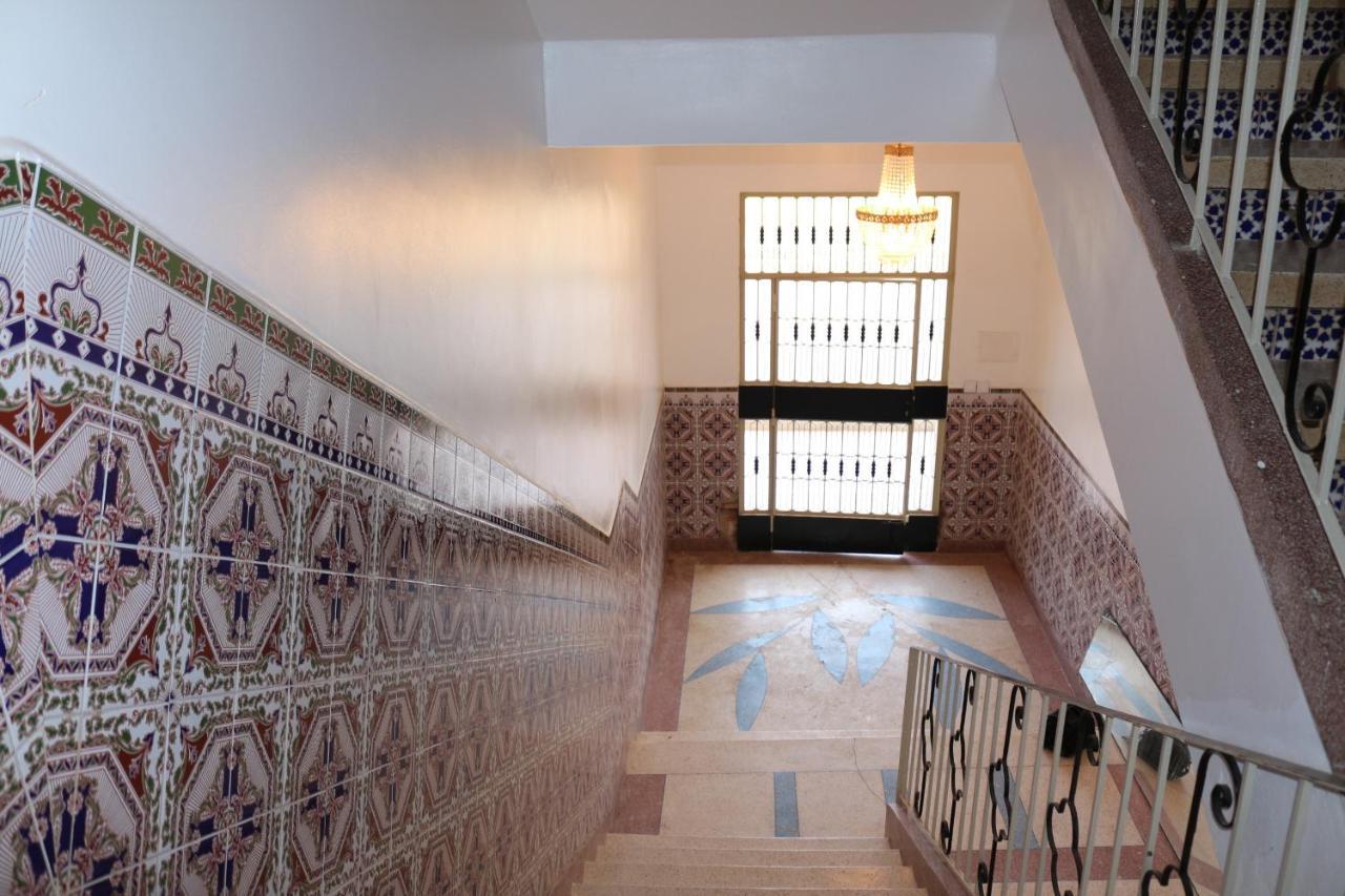 Apartment Ibn Baja Nador Parking Exterior foto