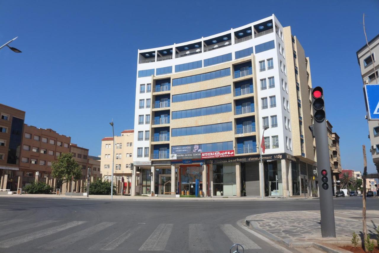 Apartment Ibn Baja Nador Parking Exterior foto